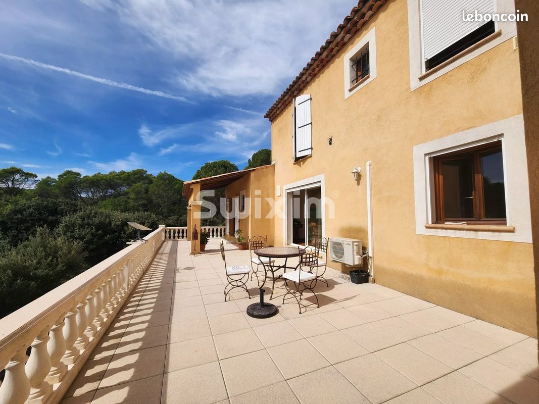 Maison 10 pièces 237 m² · à Lorgues · 237 m² · 1 200 000 €