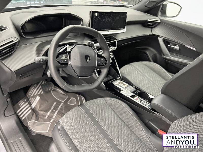 Peugeot 2008 Hybrid 145 ch e-DCS6 Allure (image 9)