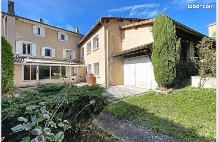 Maison 11 pièces 302 m²