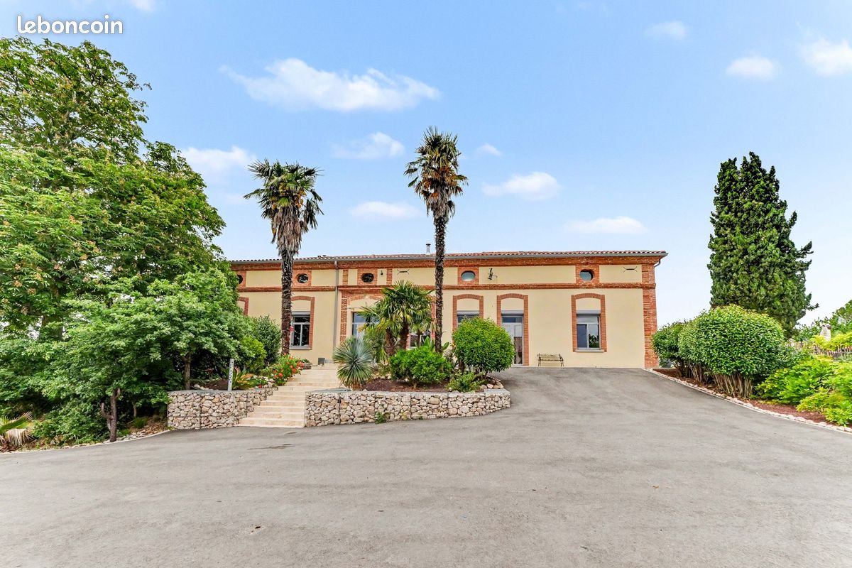 Propriété 8 pièces 334 m² (image 1)