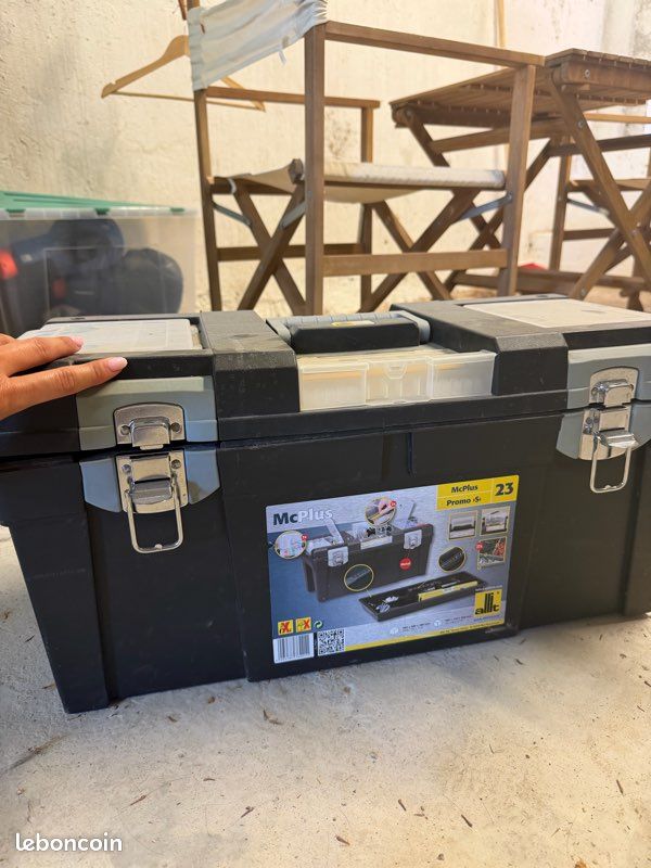 Caisse à outils (image 1)