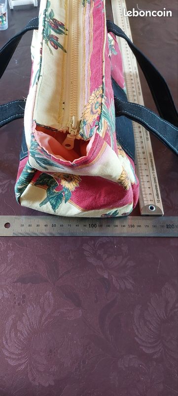 Petit sac à main tissu fleuri style provençal – rouge, jaune et noir (image 6)
