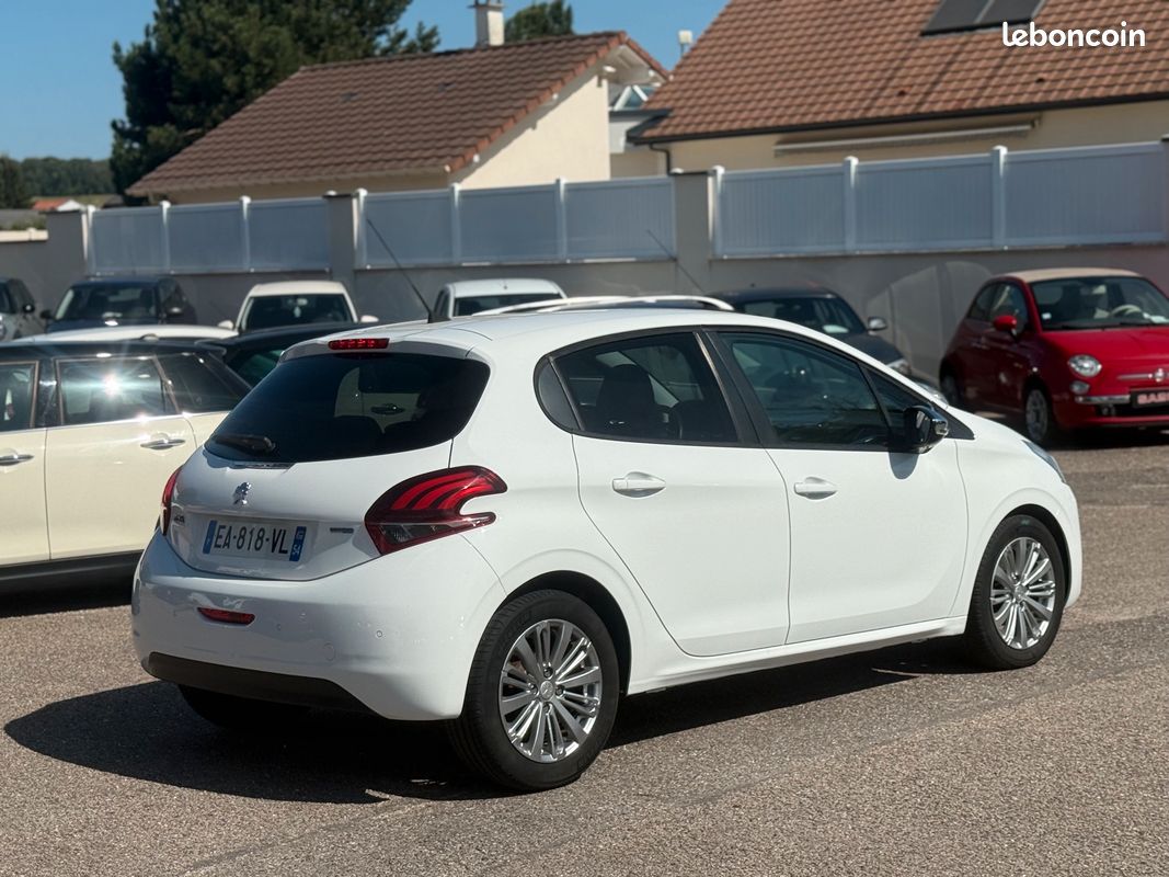PEUGEOT 208 1.6 HDI 75 Cv Style * 114 000 Kms * 5 Places * Gps (image 4)
