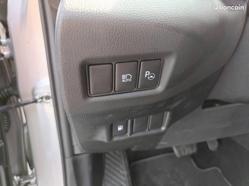 Toyota C-HR 122h Distinctive 2WD E-CVT (image 16)