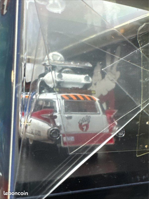 Miniature YS 1/64 Cadillac ECTO-1A Ghostbusters - Voiture Diecast - Neuf - Collection