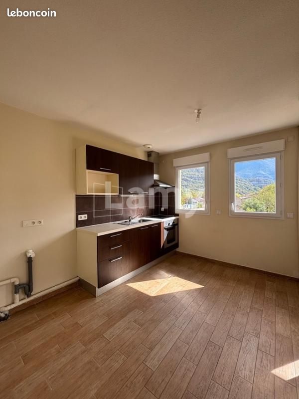Appartement 3 pièces 75 m² · à Saint-Étienne-de-Crossey · 75 m² · 824 €/mois