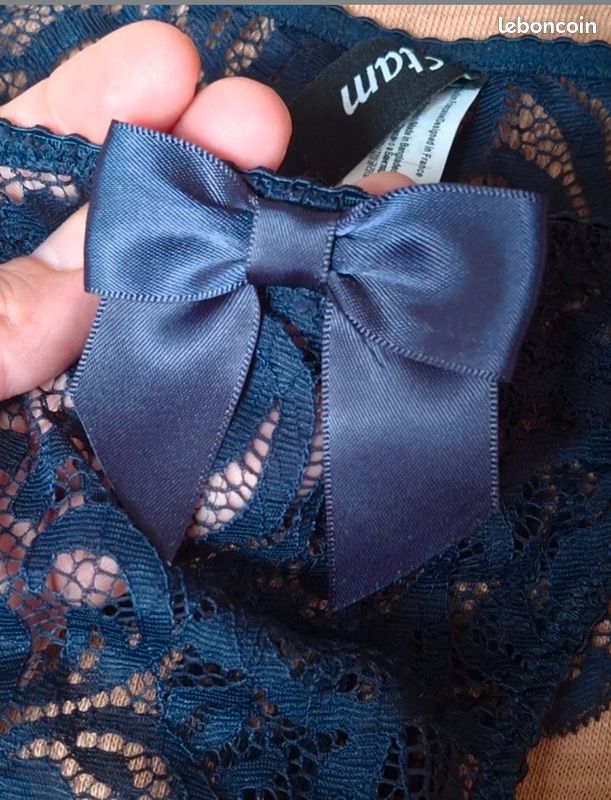 💙 Etam - Ensemble de lingerie dentelle chic bleu marine avec noeuds en satin Soutien gorge 85C / culotte 36/38 Neufs (image 7)
