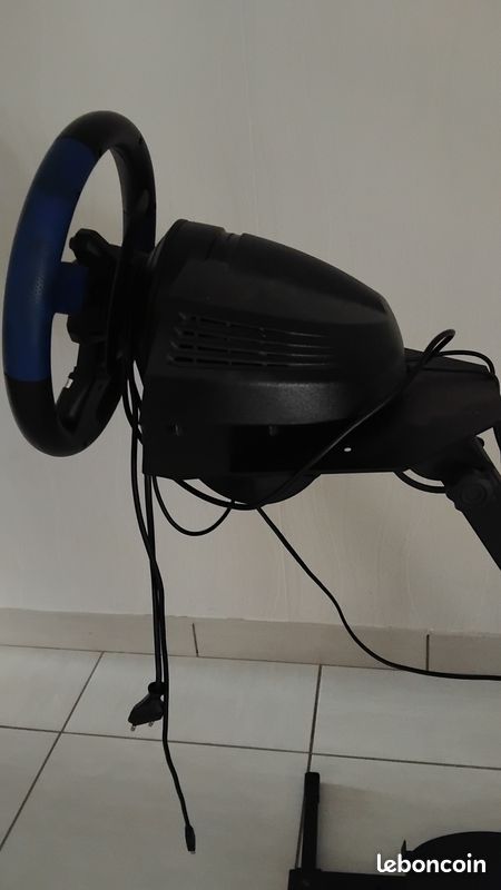 Volant Thrustmaster T150 + Pédalier + Support (image 4)