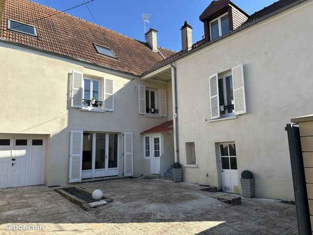 Maison 10 pièces 240 m²