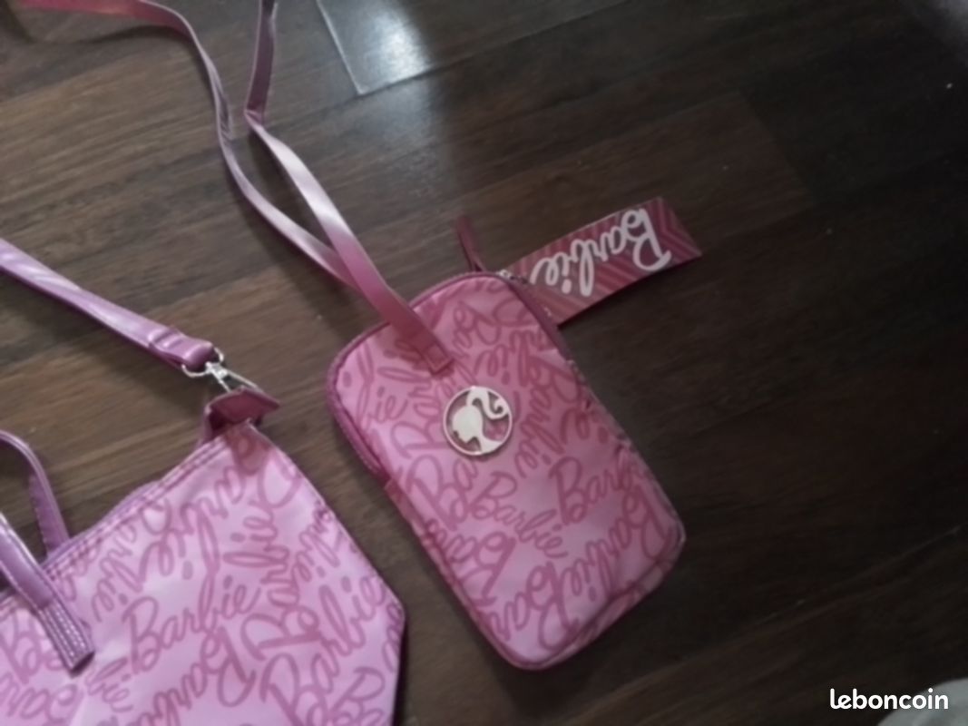 Lot de grand sac barbie et petit sac en état neuf (image 3)
