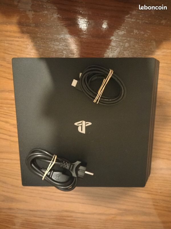 PS4 pro 1TO (image 3)