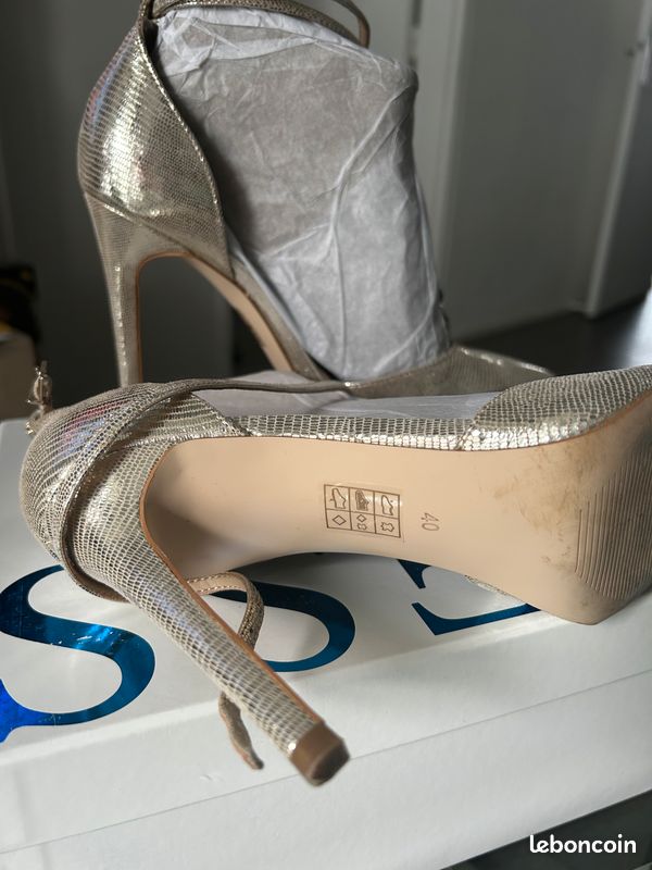 Escarpins cuir doré GUESS T.40 (image 3)