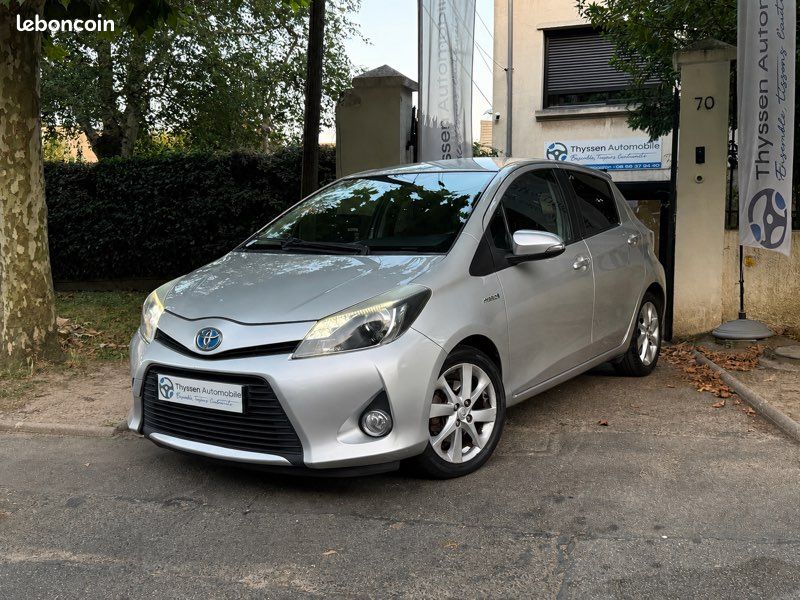TOYOTA YARIS III HYBRIDE 100h STYLE - ENTRETIEN TOYOTA - GARANTIE 6 MOIS (image 1)