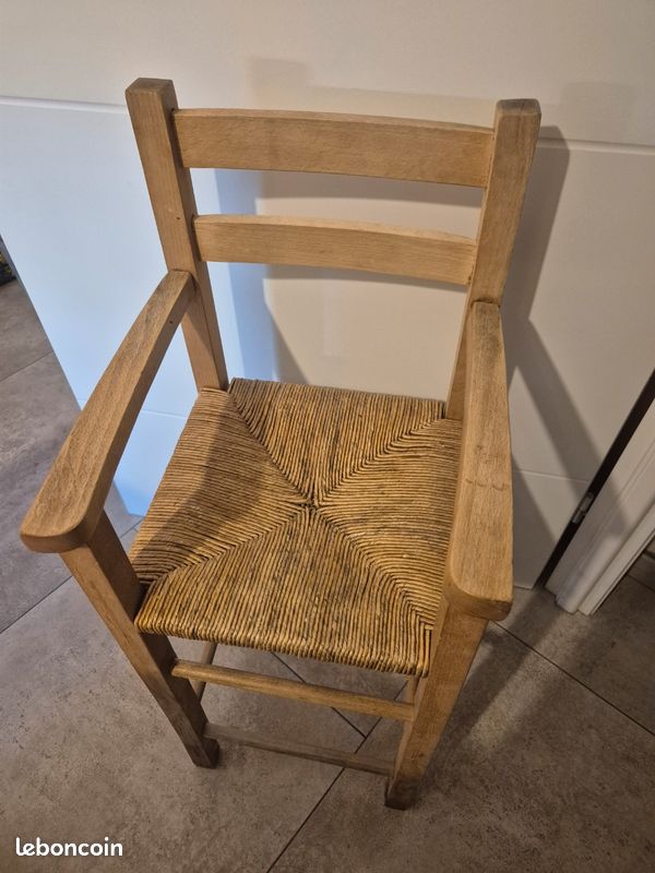 Chaise haute (image 1)