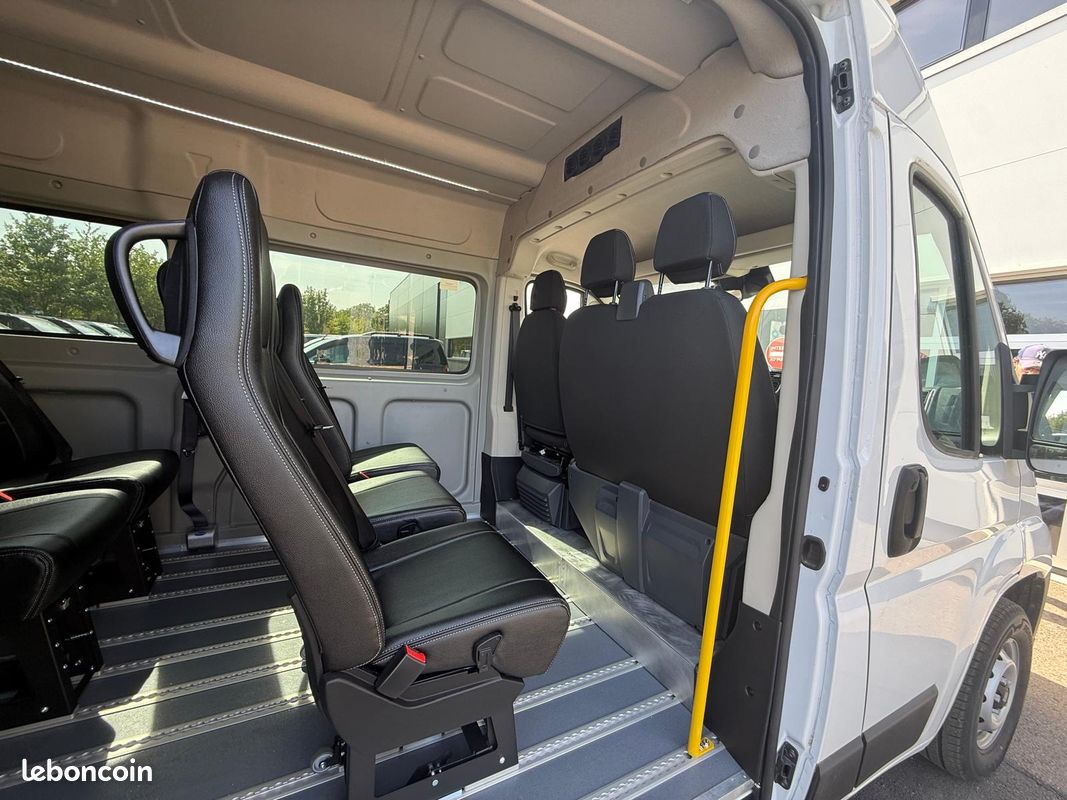 FIAT DUCATO L2H2 TPMR – Véhicule neuf – 9 Places / Jusqu'à 4 fauteuils roulants – Disponible immédiatement (image 6)