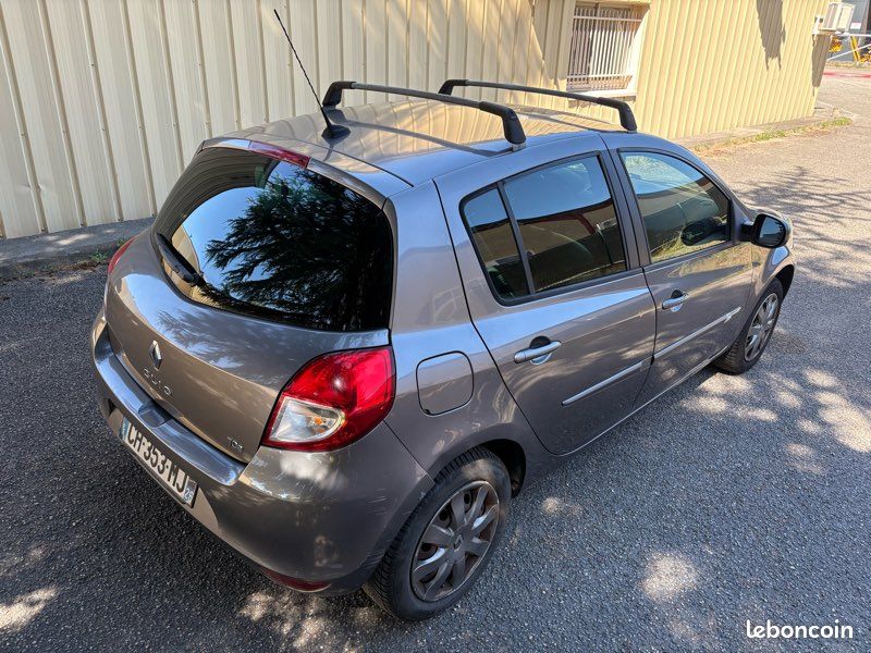 RENAULT Clio III Tomtom 5 Portes Phase 2 1.2 TCe 16V eco2 100cv (image 3)