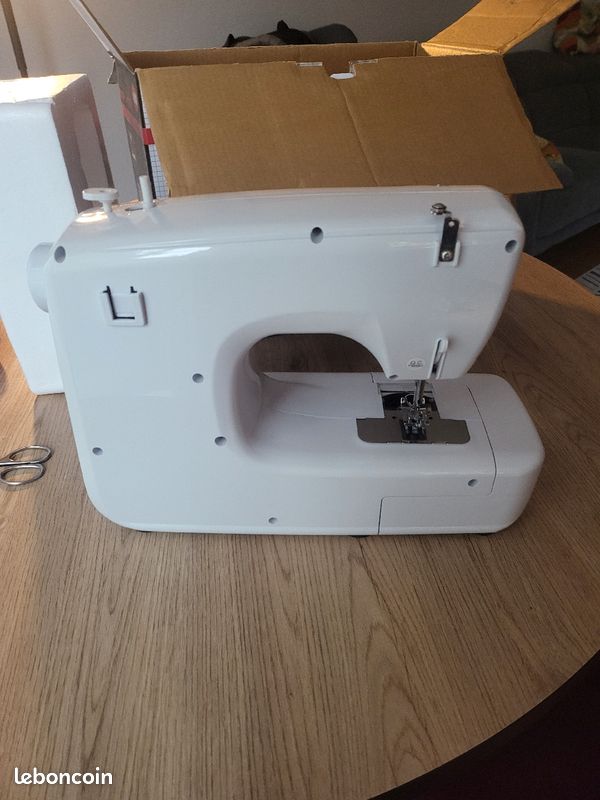 Vend machine à coudre (image 4)
