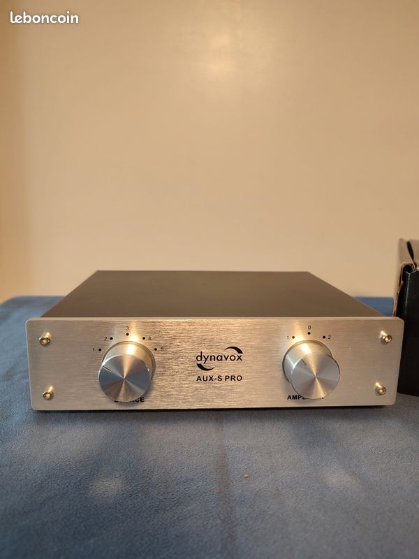 Dynavox AUX-S Pro - Commutatore 5 Ingressi RCA A 2 Uscite, Per Impianti Audio, Nero