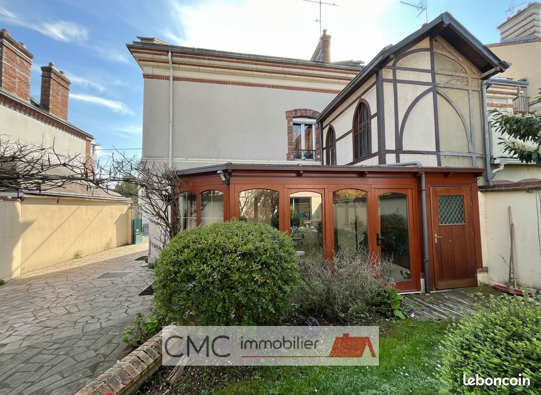 Maison 7 pièces 258 m² · à Chartres · 258 m² · 699 000 €