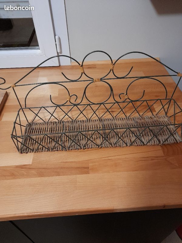 étagère en rotin et un range bouteilles (image 1)