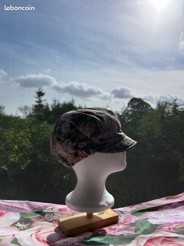 Casquette gavroche fleurie vintage T.53 – strass – rose bordeaux (image 6)