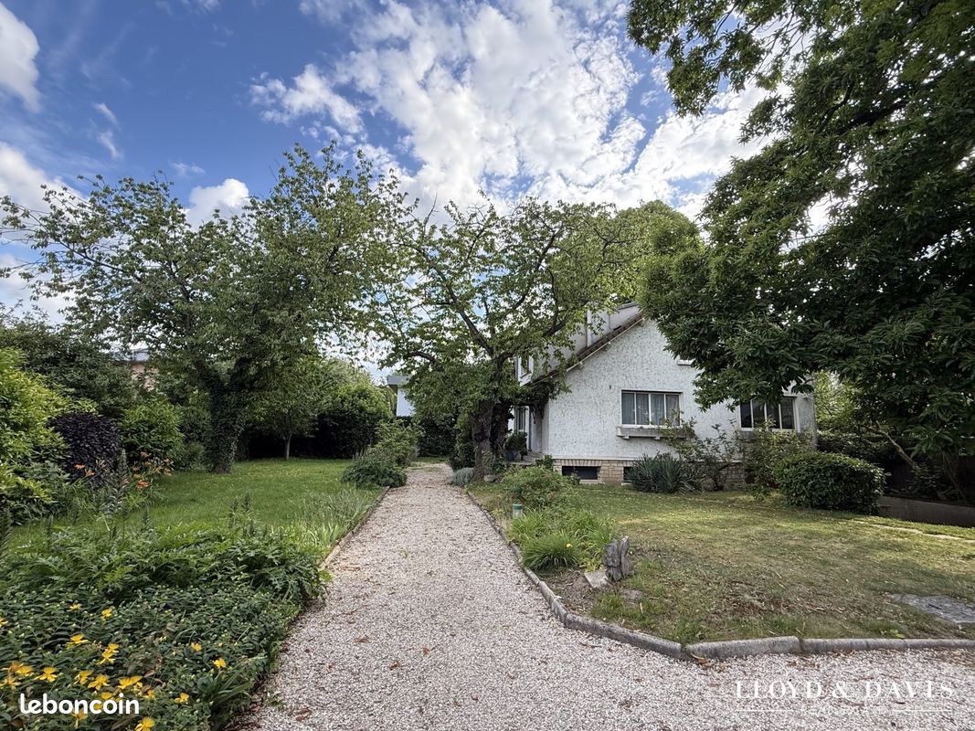 Maison 8 pièces 178 m² · à Vaucresson · 178 m² · 1 350 000 €