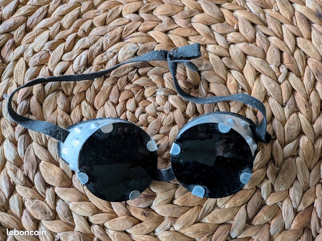 Ancienne paire de lunettes de soudeur (image 1)