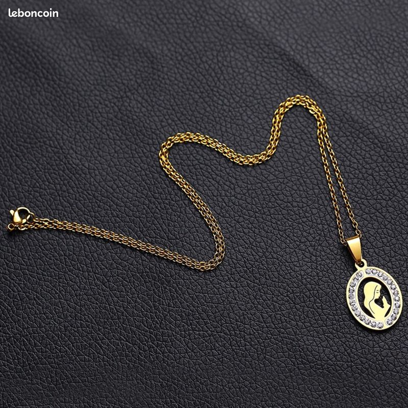 Collier avec Pendentif Sainte Vierge en Prière • Pierres de Zircon • Bijou Religieux Chrétien (image 3)