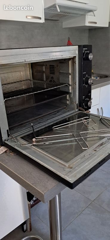 Four kitchen (image 1)