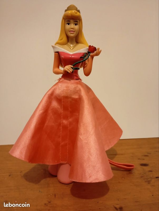 Figurine cendrillon (image 2)