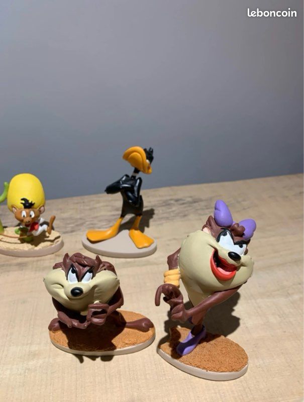 Figurine Droopy Endormi Oreiller Rose Pâle – Démons & Merveilles – Tex Avery