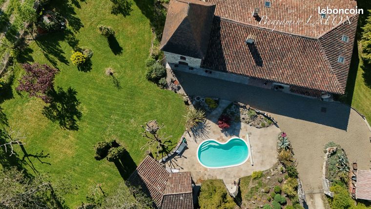 Propriété 9 pièces 300 m²