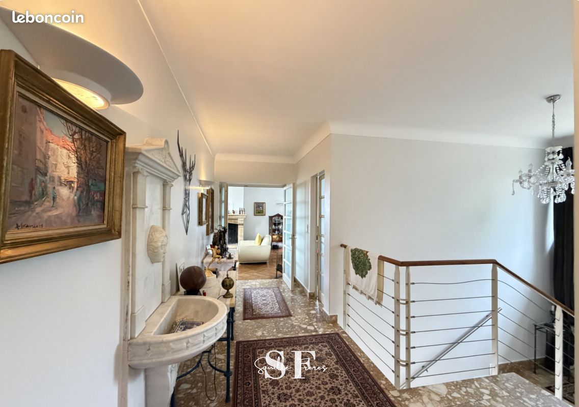Propriété 5 pièces 230 m² (image 9)