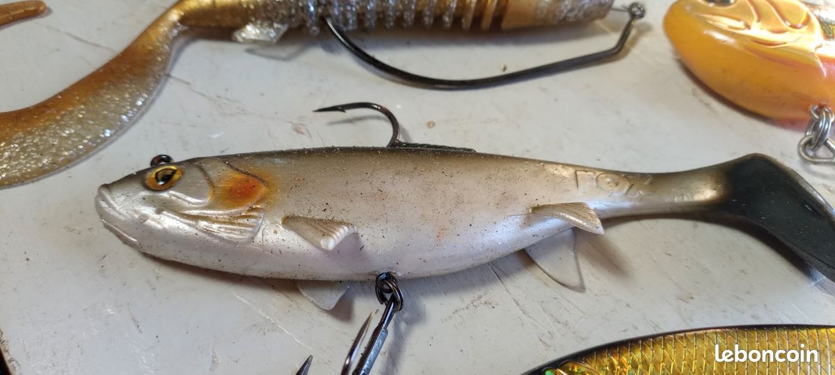 Lot De 2 Leurres Pêche – Couleurs Blanc, Jaune, Marron – Neufs