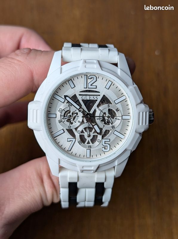 Montre Guess STRIKER Noir et Blanc Montres Bijoux