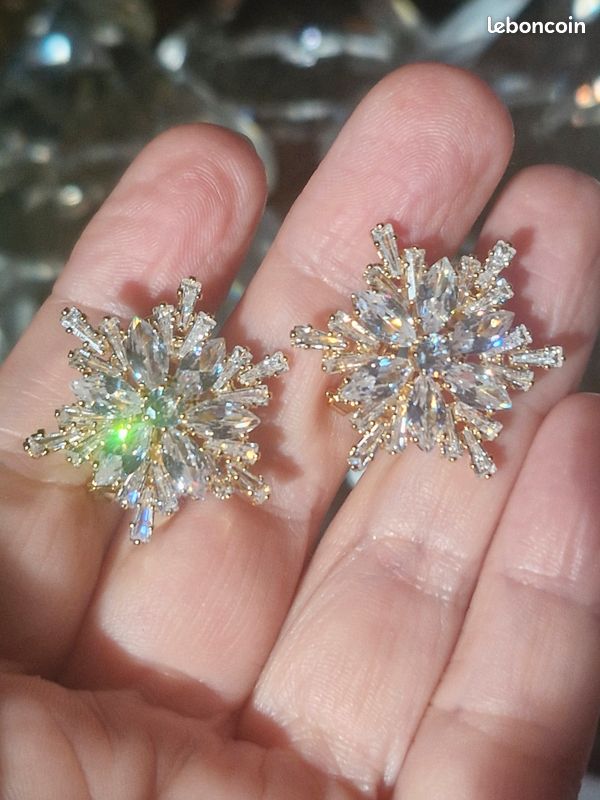 Boucles D'oreilles Percées Vintage - Flocon Couleur Or Avec Cristal - Modèle 3620 - Occasion