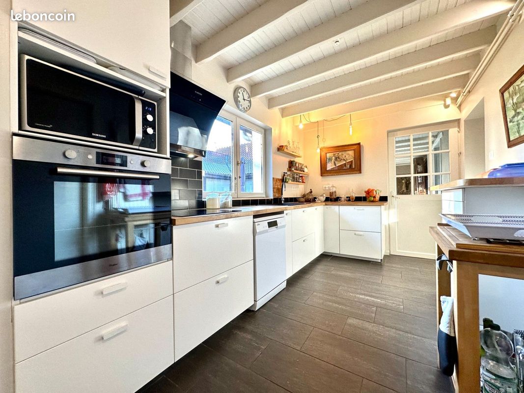Maison 6 pièces 262 m² · à Lestrem · 262 m² · 484 000 €