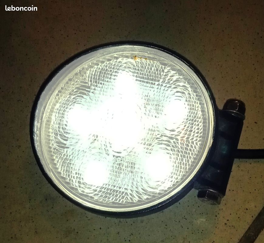 Phare additionnel 12 v 6 leds pour voiture TBE (image 1)