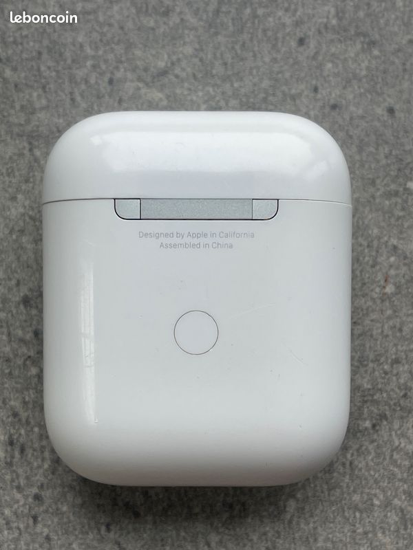 Apple AirPods 2 avec boîtier de charge sans fil (image 5)