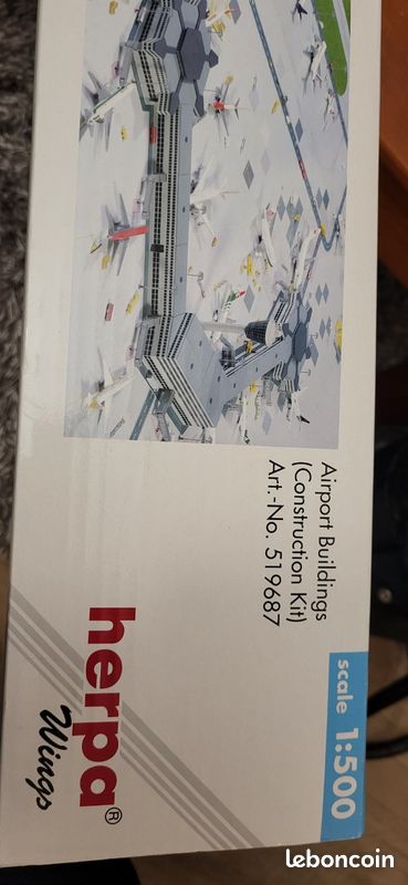 Herpa 519670 1:500 Airport control tower set. (A