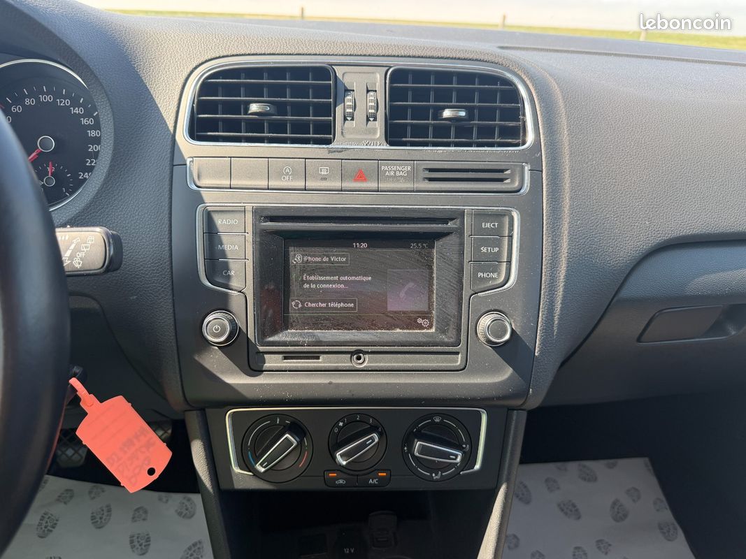 VOLKSWAGEN POLO 1.2 TSI 90 BMT Confortline (image 24)