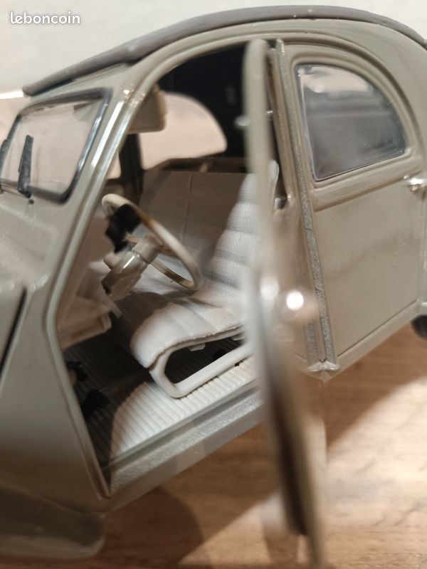 Citroën 2cv 1952 Maisto 1/18 collection voitures - Modélisme