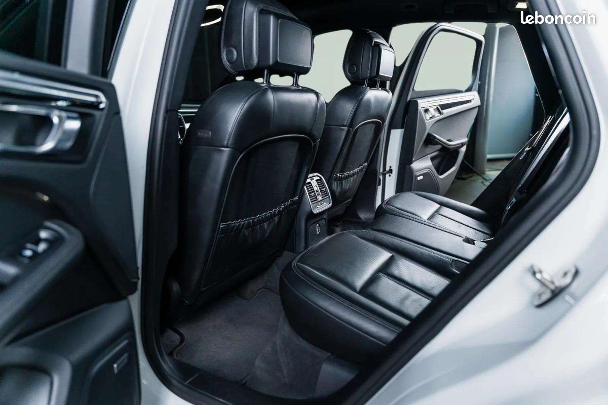 Porsche Macan 2.0 252 ch PDK * Toit Panoramique * Volant Chauffant * Sièges Ventilés * Cuir Noir * Caméra * LED (image 26)