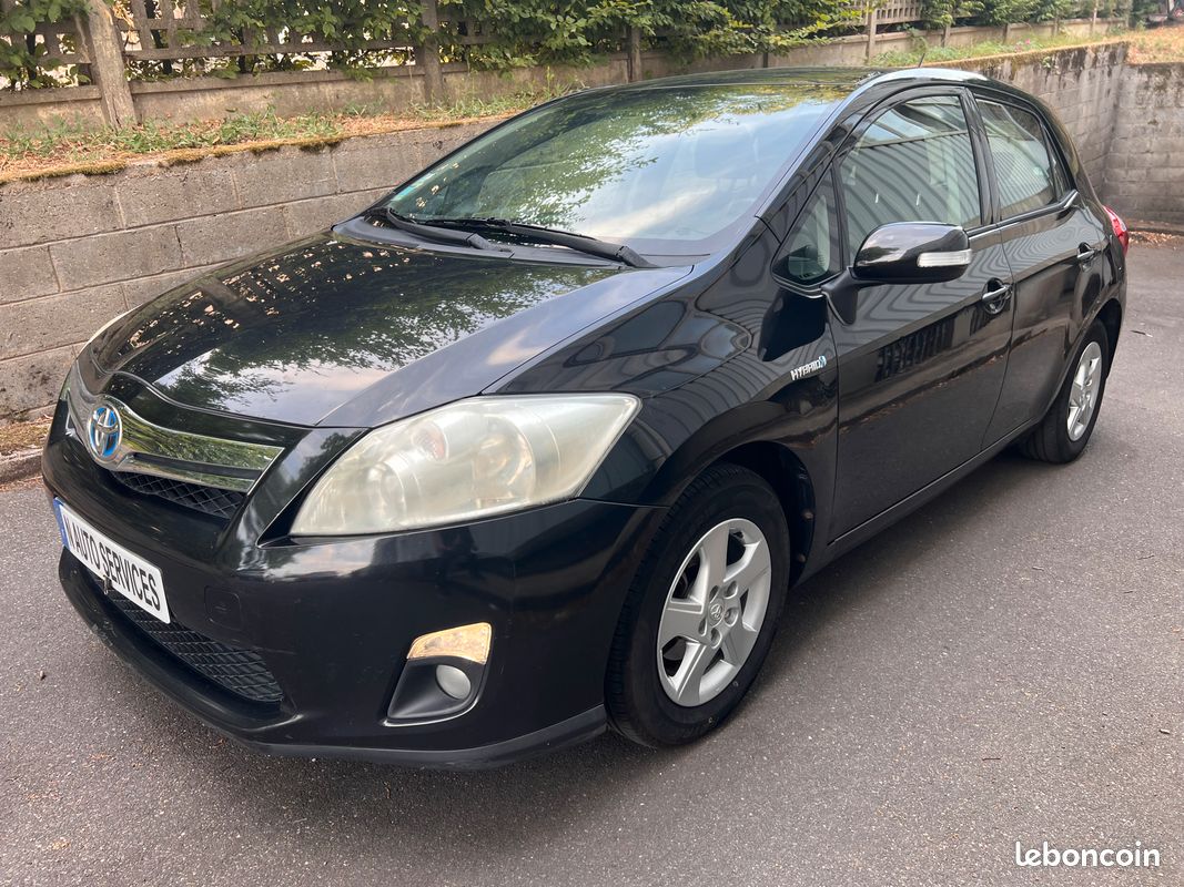 Toyota auris (2) 136h vvt-i hsd dynamic 15" 5p (image 1)