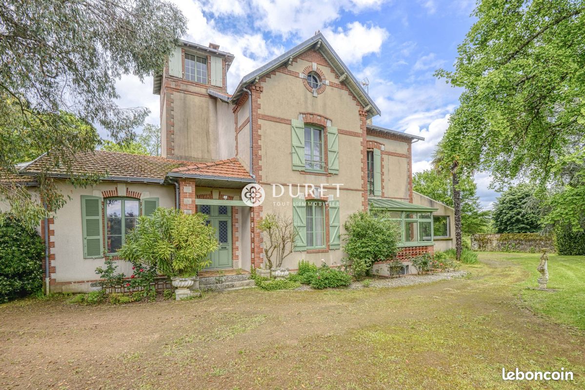 Maison 10 pièces 214 m² · à Cugand-la-Bernardière · 214 m² · 549 900 €