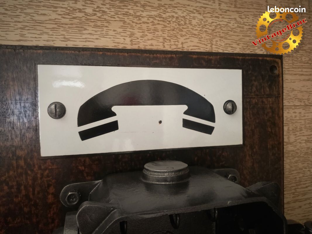 Ancien Téléphone de Gare SNCF converti en Boite à Clefs / Clés dans un Esprit Industriel... Design & Created by Fingercut Modèle Unique Disponible à La Vente 320 euros (Envoi Possible) (image 4)