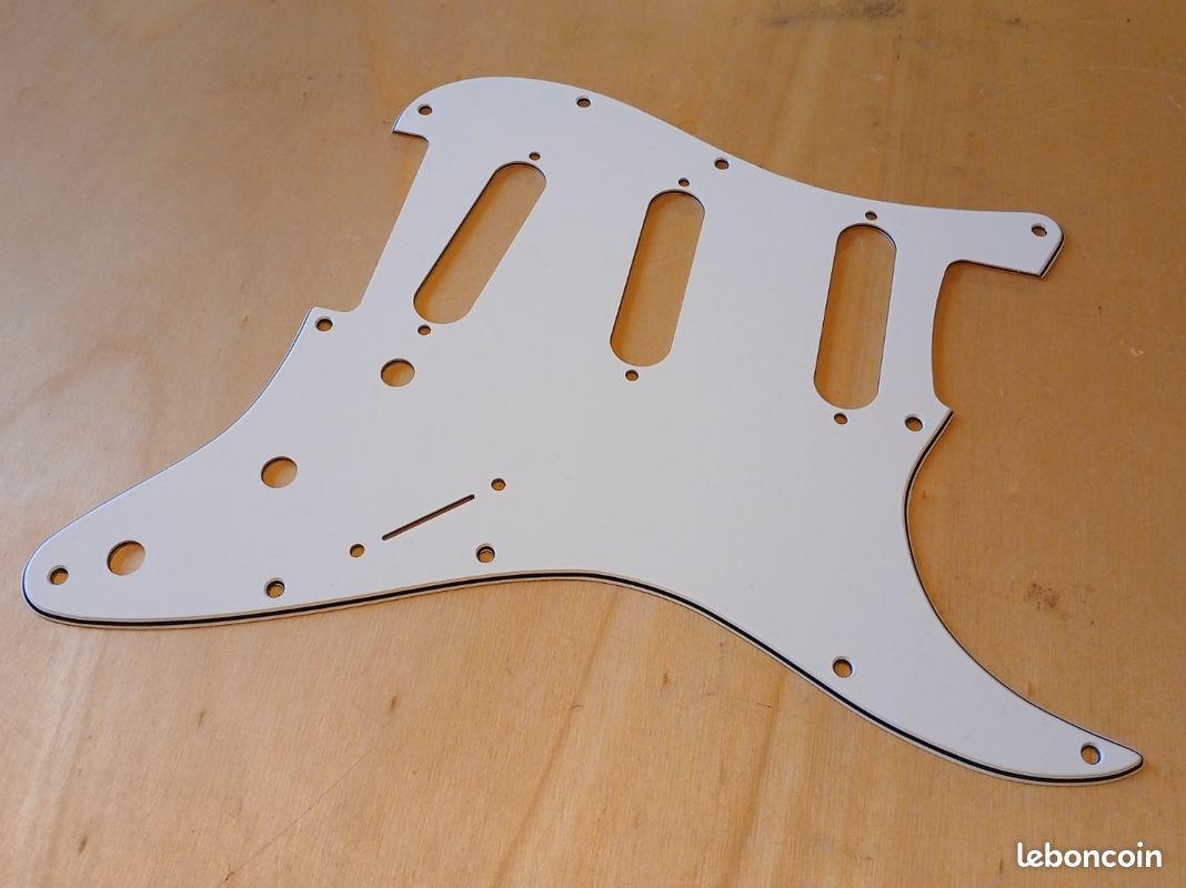 Pickguard Fender Stratocaster Parchment (image 3)