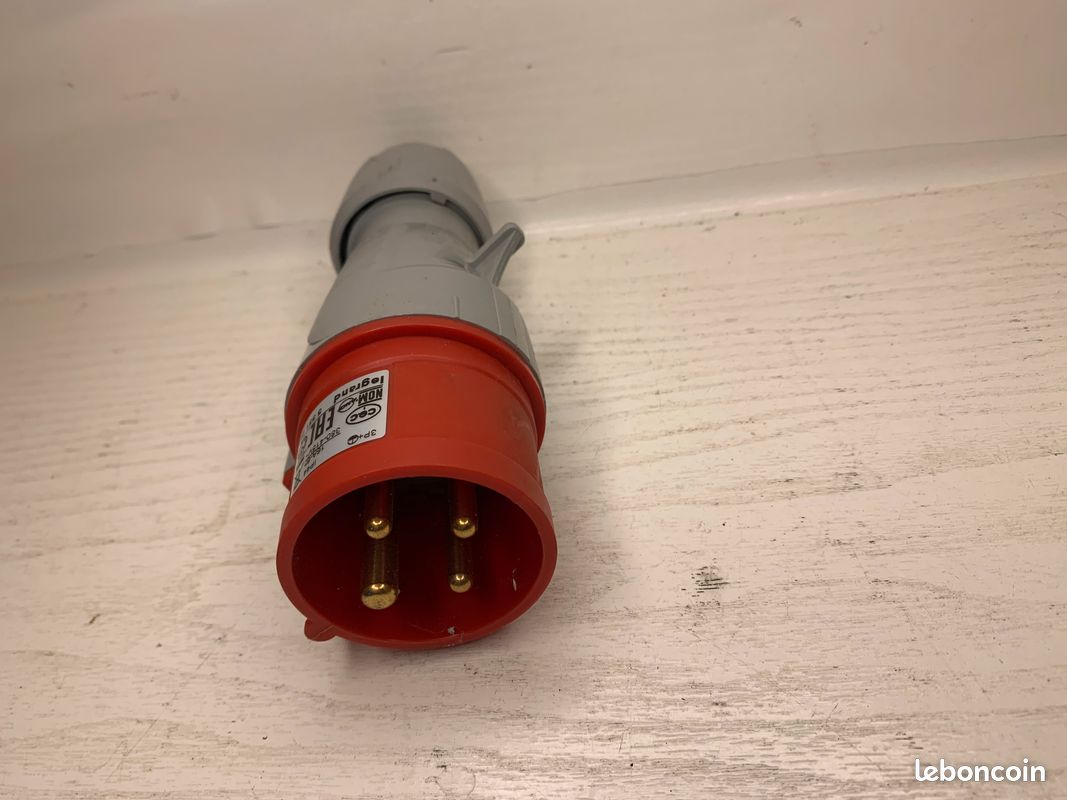 Fiche LEGRAND 3+1 380 V 16A IP44 neuf (image 4)