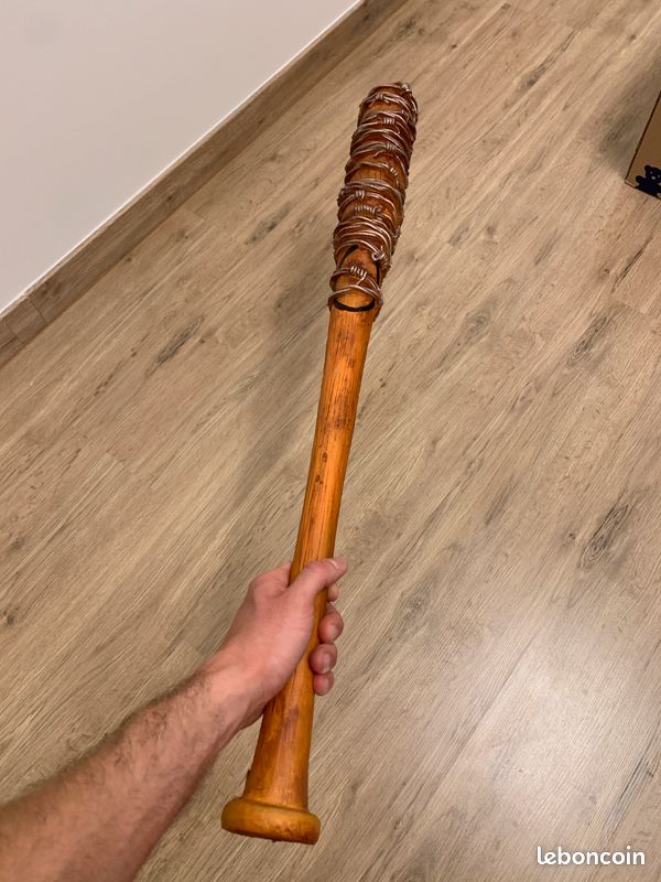 Réplique Batte De Baseball Lucille – Caoutchouc Plein 414 G – 84 Cm – Accessoire Cosplay Negan The Walking Dead