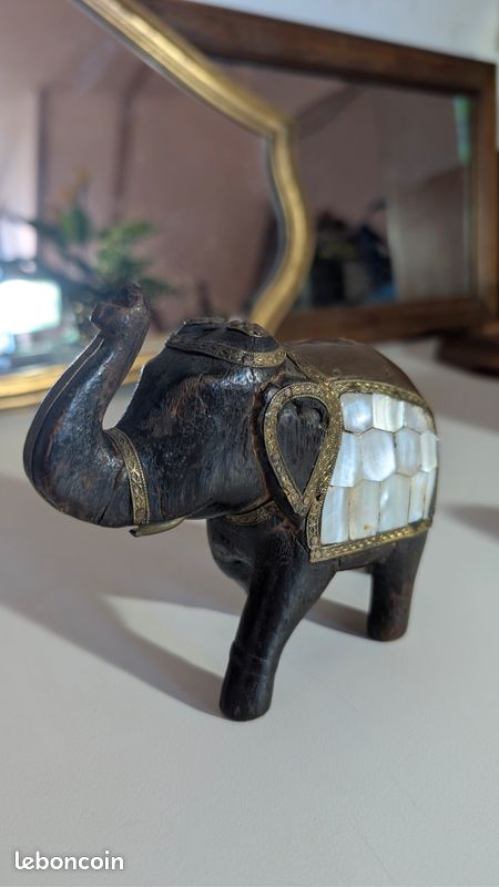 Superbe Broche Vintage éléphant En Nacre Naturel Gravé – Bijou Unique Collection